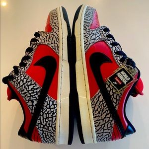 Nike sb dunk supreme red cement